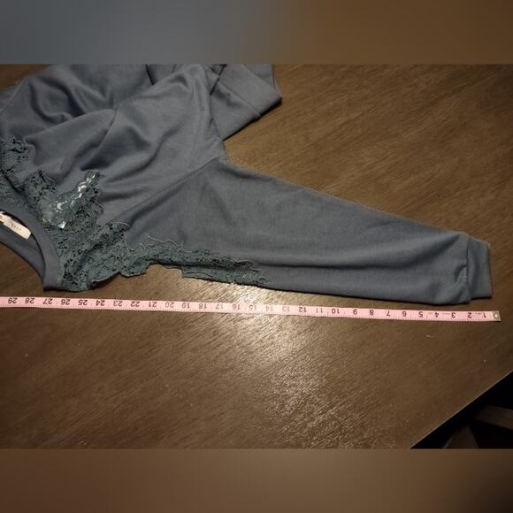 Lush Cold Shoulder Lace Detail Crewneck Sweater Size Small - Picture 8 of 15